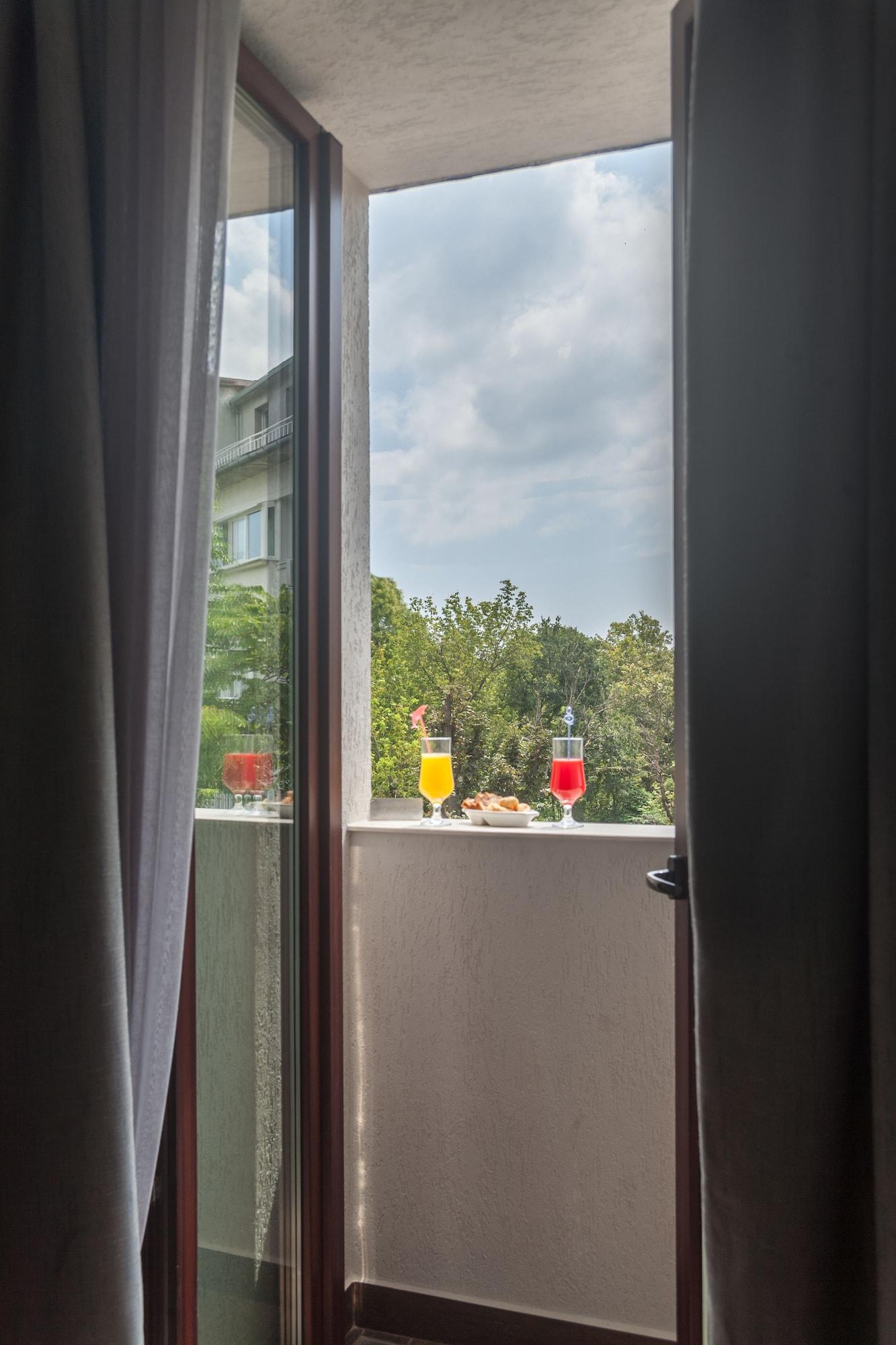 Hugo Hotel Varna Exteriör bild