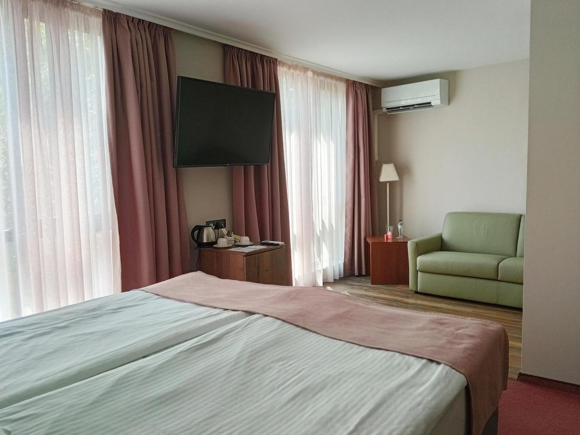 Hugo Hotel Varna Exteriör bild
