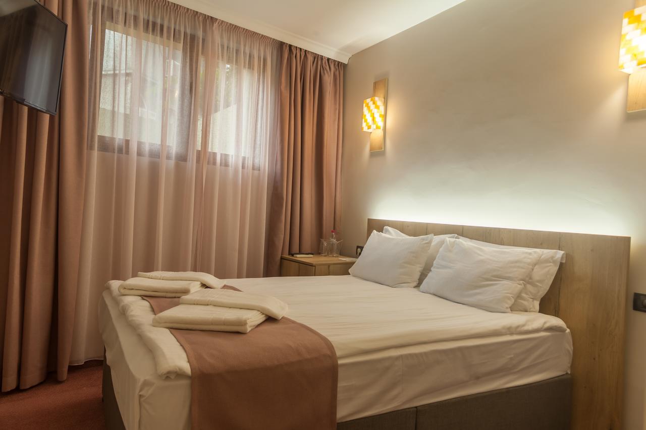 Hugo Hotel Varna Exteriör bild